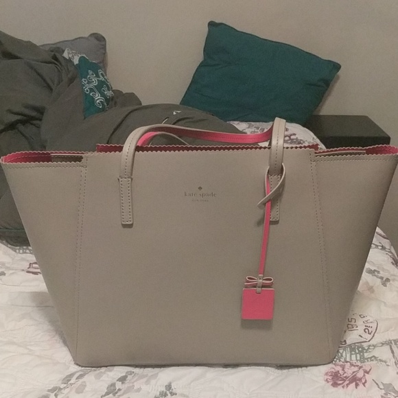 kate spade Handbags - Kate Spade Lily Avenue New York tote